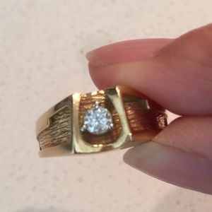 14k gold ring size 9 with diamond.